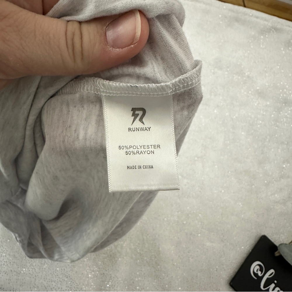 RUNWAY Stitch Fix Girls “Sky’s The Limit” Graphic Tee - Picture 4 of 5